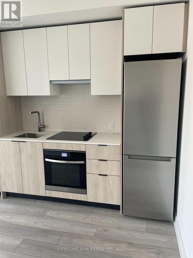 Building Photo - 1007 The Queensway