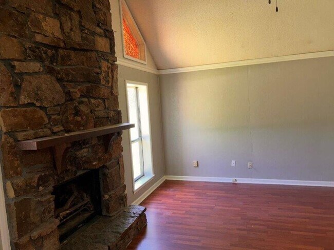 Building Photo - BELOW MARKET RENT!