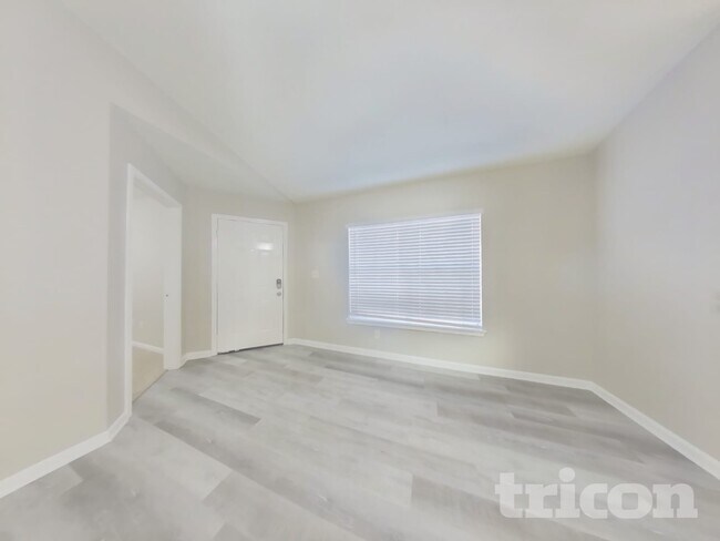 Building Photo - 3238 Kelling St