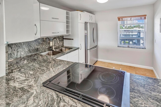 Building Photo - 3199 S Ocean Dr