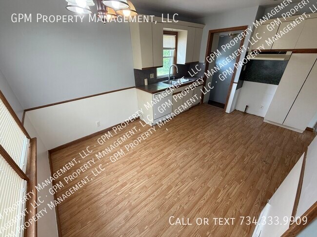 Foto del edificio - 23825 Rosalind Ave