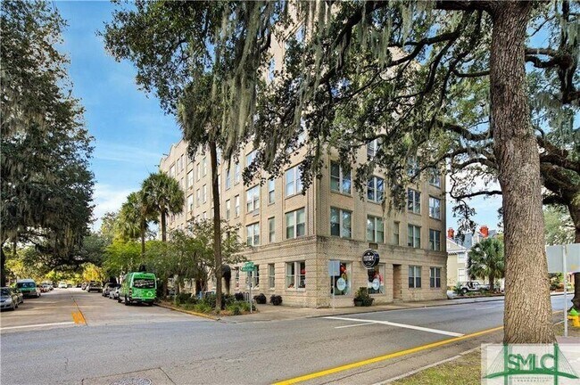 Building Photo - 106 W Gwinnett St