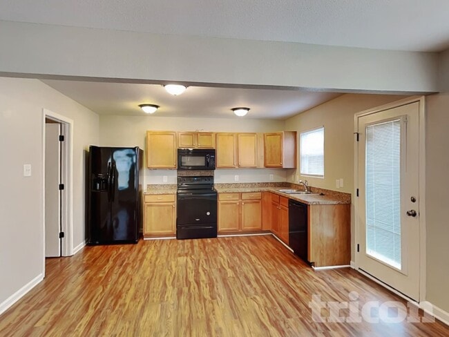 Building Photo - 947 Littleton Dr