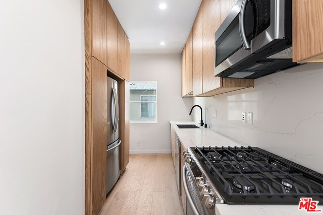 Building Photo - 978 N El Centro Ave