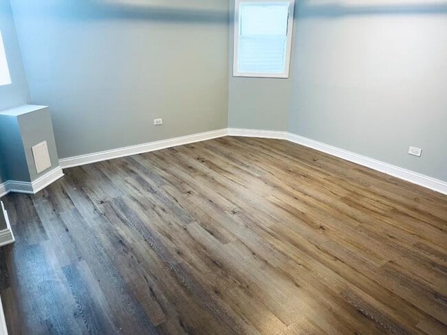 Building Photo - 2 bedroom in CHICAGO IL 60623