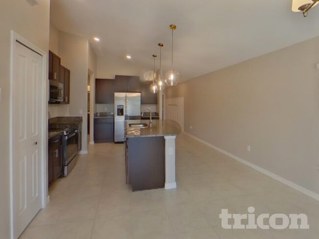 Building Photo - 5206 White Chicory Dr