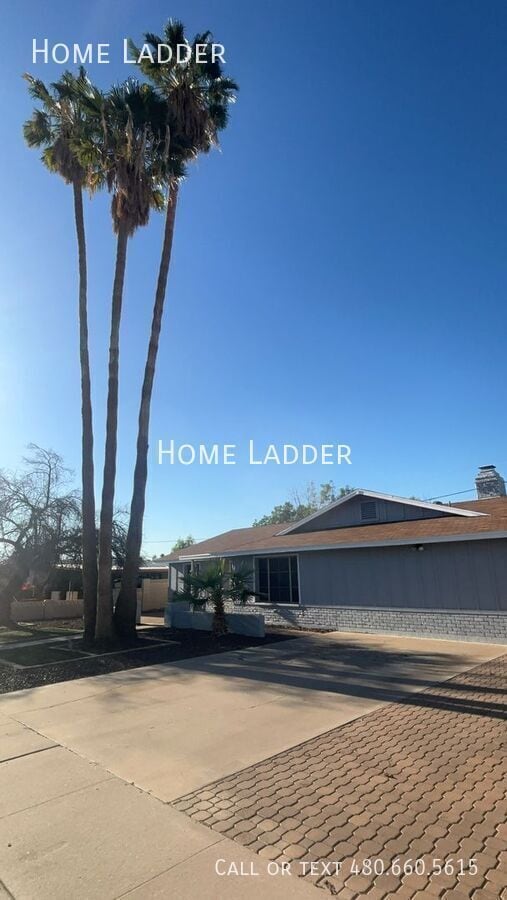 Photo - 1128 E Broadmor Dr House