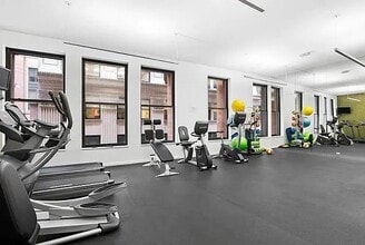 Building Photo - 56 Pine St