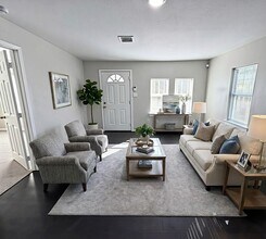 Building Photo - 866 N Victory Dr