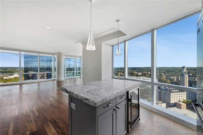 Building Photo - 1 Renaissance Square