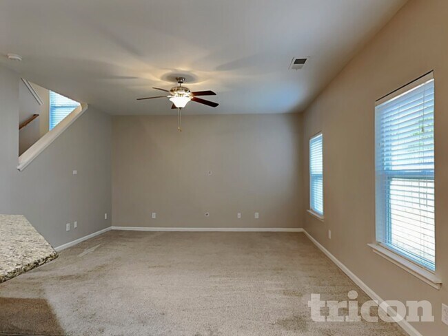 Foto del edificio - 143 Ridge Terrace Ln