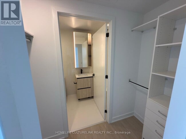 Building Photo - 699 Sheppard Ave E