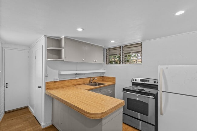 Building Photo - 1658 Lewalani Dr