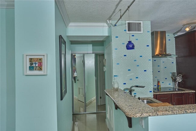 Foto del edificio - 2555 NE 11th St