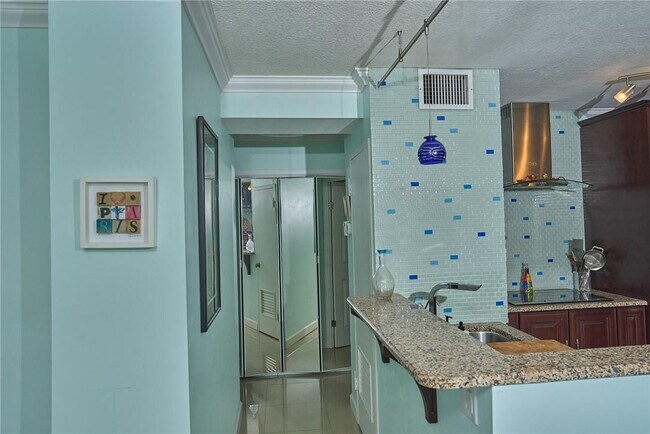 Building Photo - 2555 NE 11th St