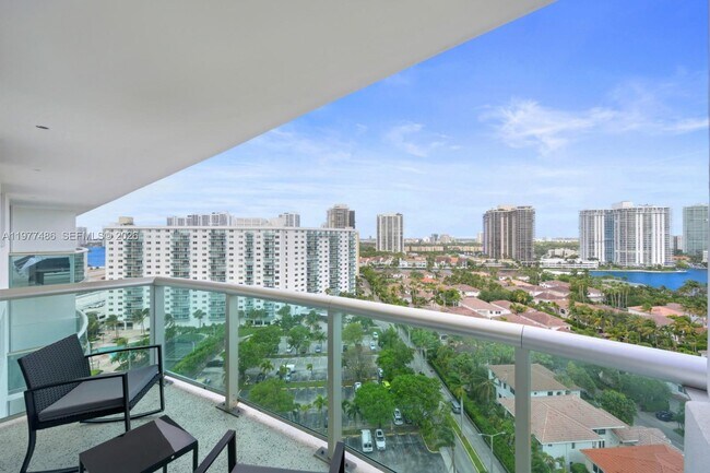 Foto del edificio - 19370 Collins Ave