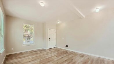 Building Photo - 1220 193rd St E