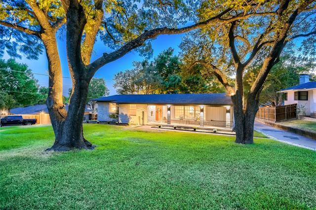 Primary Photo - 221 Lakeridge Dr