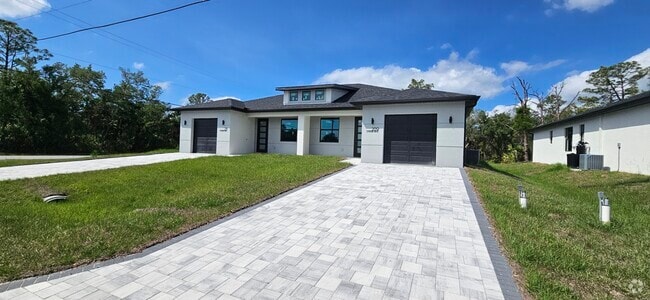 Building Photo - 201 Lomond Dr
