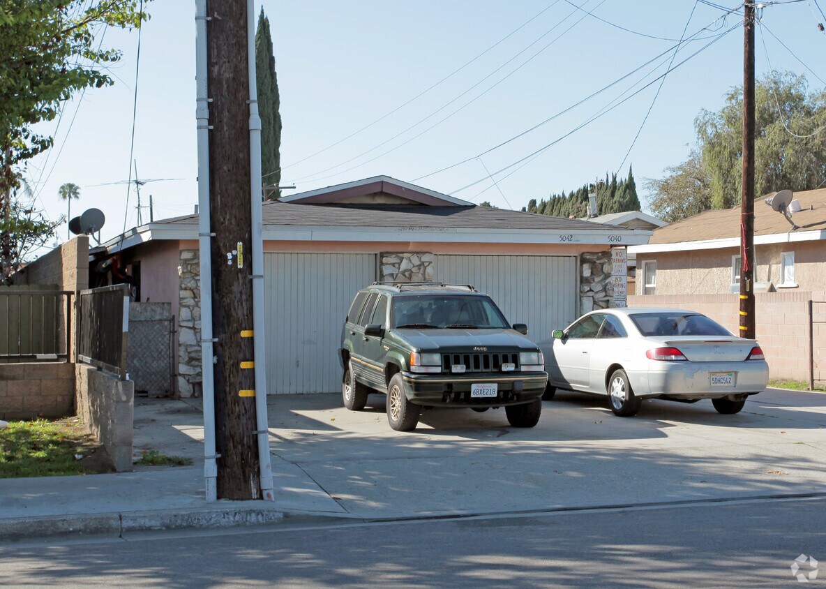 Foto del edificio - 5040-5042 1/2 Clara St