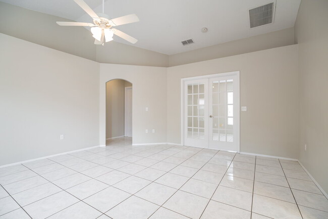 Building Photo - 467 Briar Bay Cir