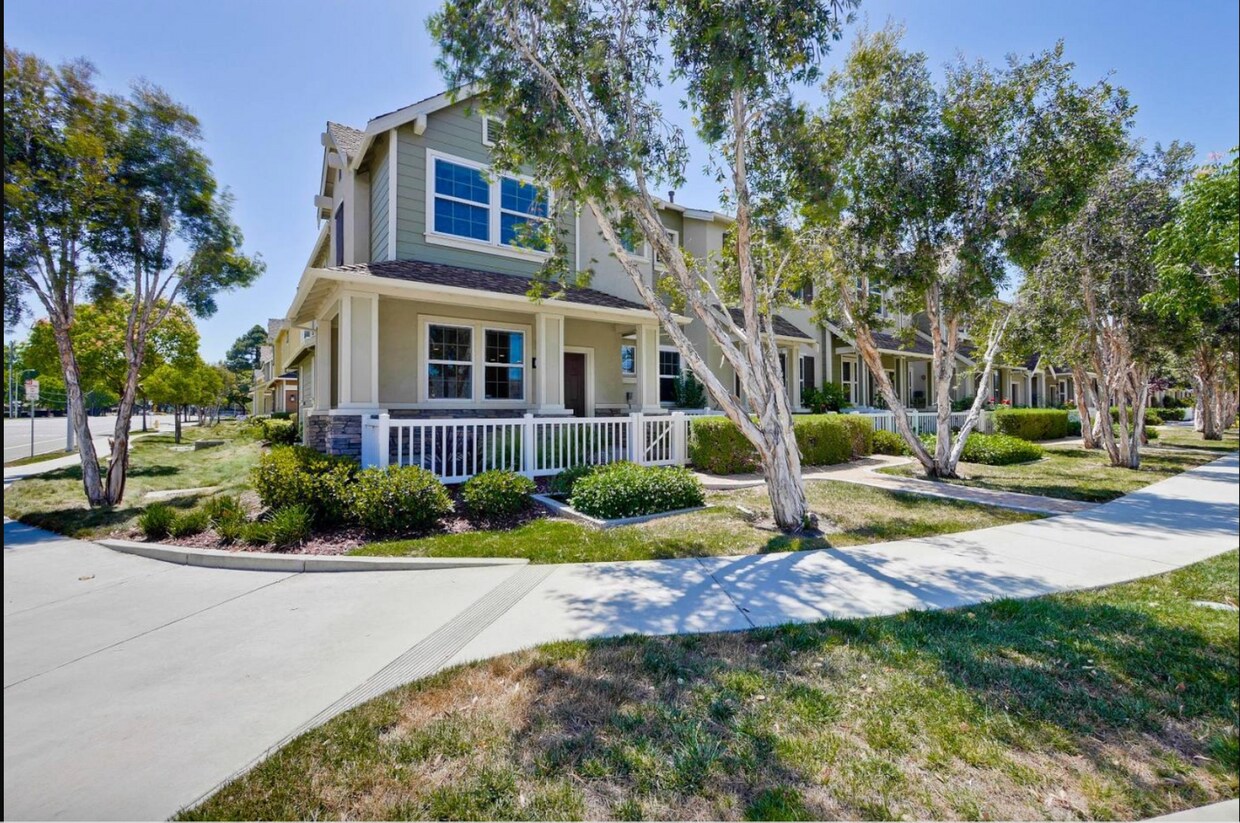 Newer 3bedrooms townhouse with 2 Cars Garage and AC in Fremont Niles area for rent - Newer 3bedrooms townhouse with 2 Cars Garage and AC in Fremont Niles area for rent