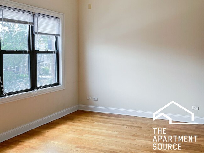 Foto del edificio - 3229 N Kenmore Ave