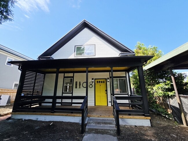 Building Photo - 1108 S Sheridan Ave