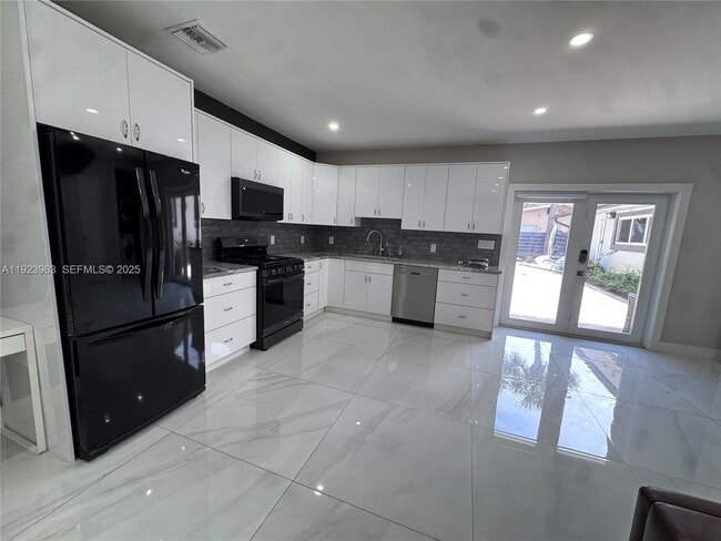 Foto del edificio - 755 N Crescent Dr