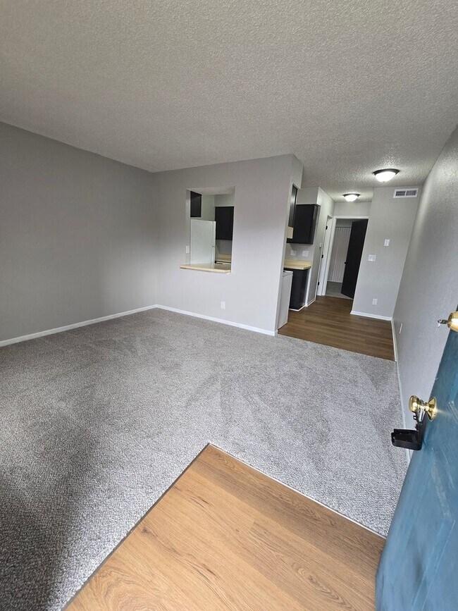 Foto del edificio - Updated 1 bedroom apartment in Osage Beach right behind Hyvee