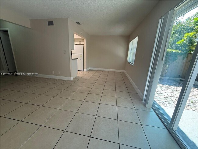 Foto del edificio - 2216 NW 59th Wy