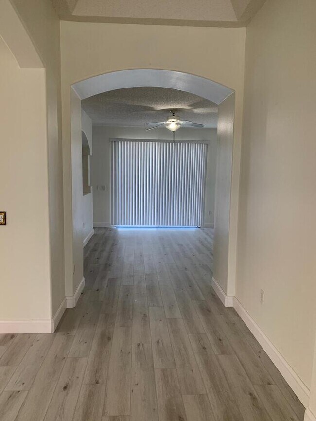 Building Photo - **Recently Upgraded** Beautiful 4/3 Pool H...
