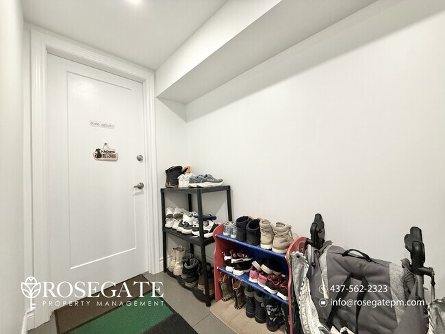 Photo du bâtiment - Modern 2-Bedroom Basement Apartment with In-Unit Laundry – Scarborough