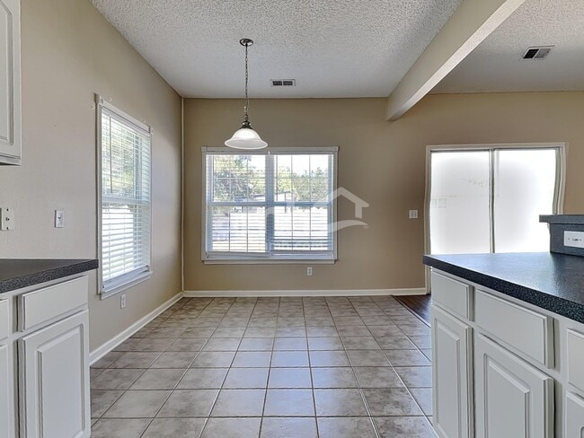 Building Photo - 525 Amsonia Cir