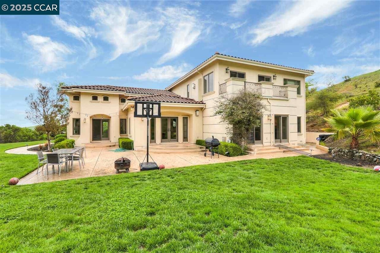 Foto principal - 2851 Spring Creek Ln