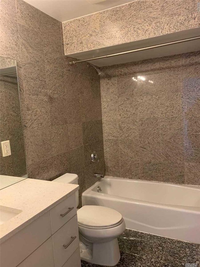 Building Photo - 302 Soundview Ln