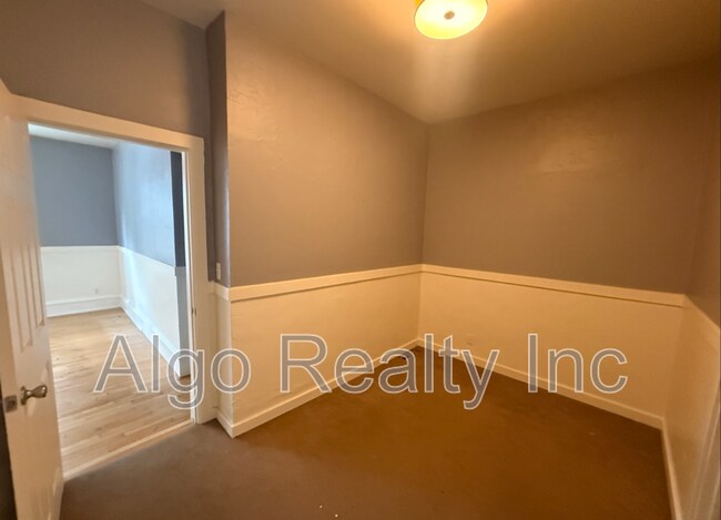 Foto del edificio - 690 NE Lowry Ave