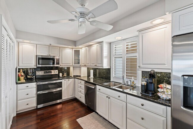 Foto del edificio - 100 S Beach Rd