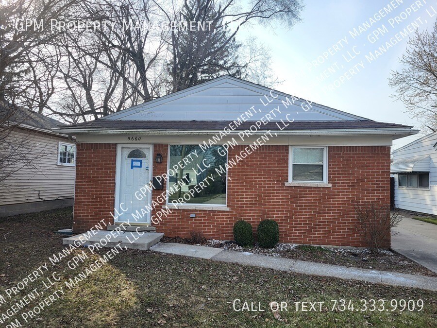 Primary Photo - Dearborn Heights Home!