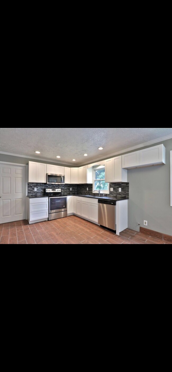Building Photo - 626 Lee Byrd Rd