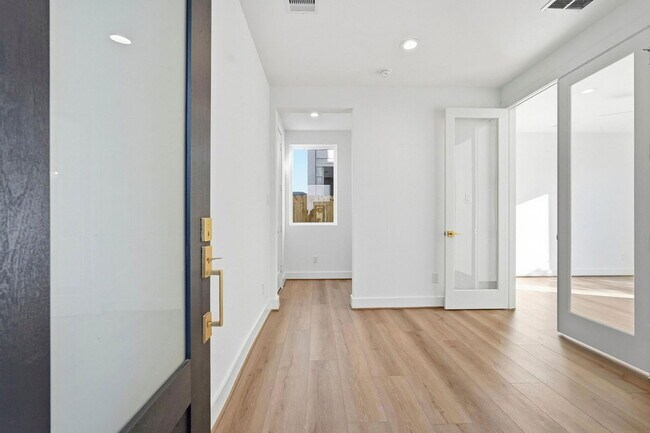 Foto del edificio - 3828 Wilmer St