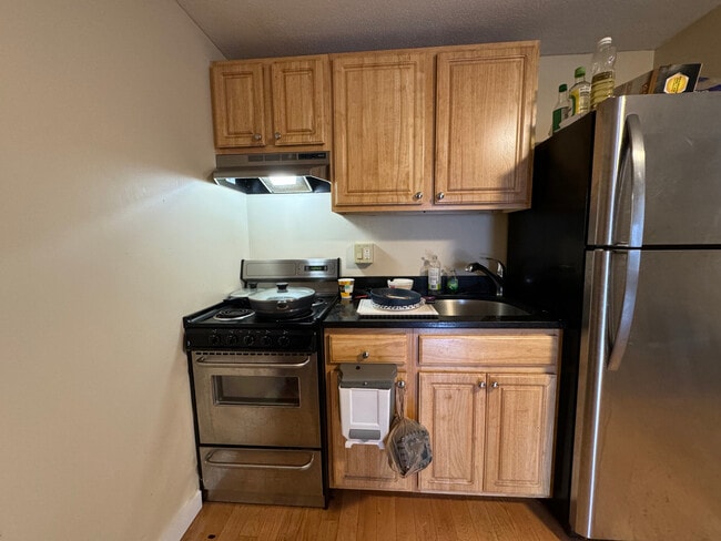 Building Photo - 385 Dorchester St