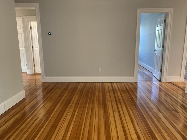 Building Photo - 4.0 bedroom in Somerville Massachusetts 02140