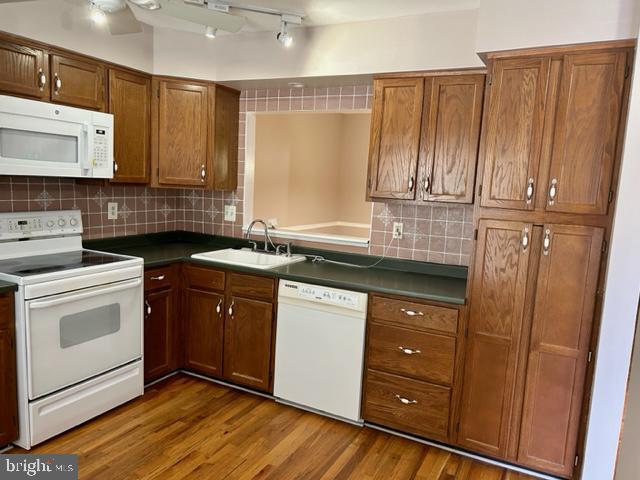 Foto del edificio - 684 Lions Gate Ln