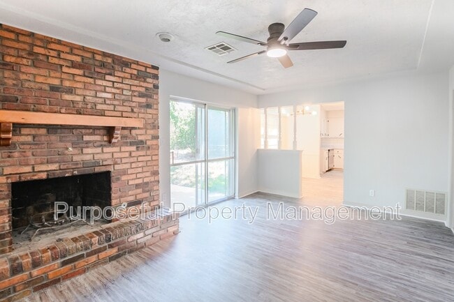 Building Photo - 2412 Laneway Dr