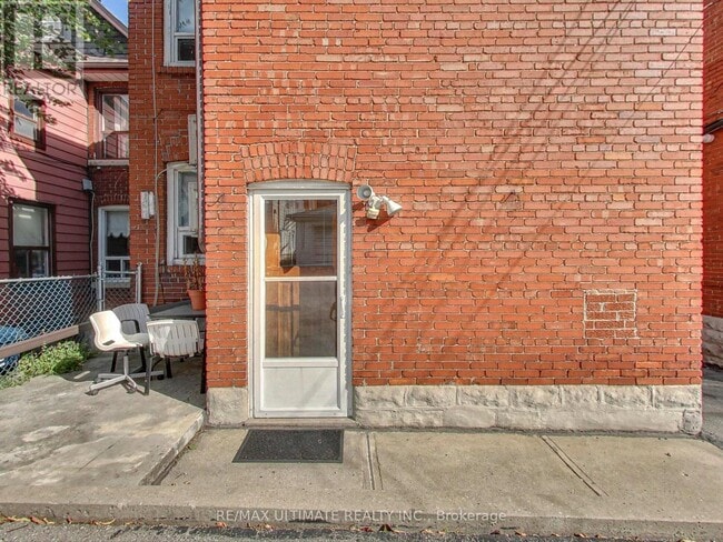 Building Photo - 1652 Dufferin St