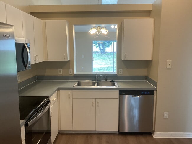 Building Photo - 214 Strada Dr