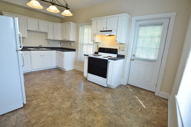 Building Photo - 680-684 Hamlet St