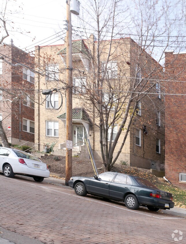Primary Photo - 714 Roselawn Ave