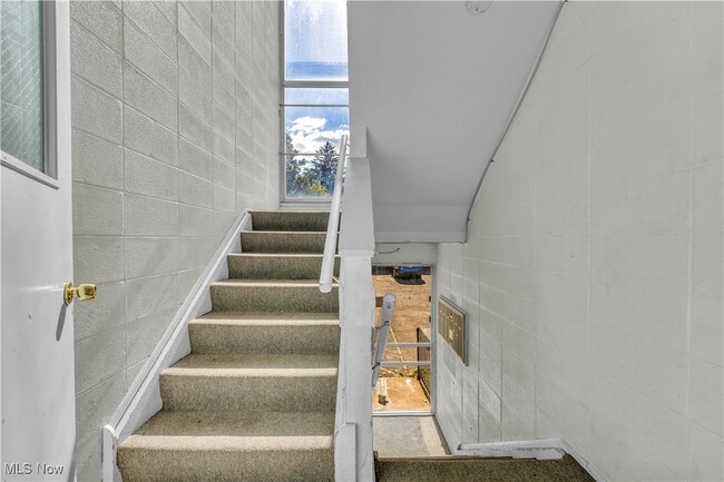 Building Photo - 1415 Wyandotte Ave